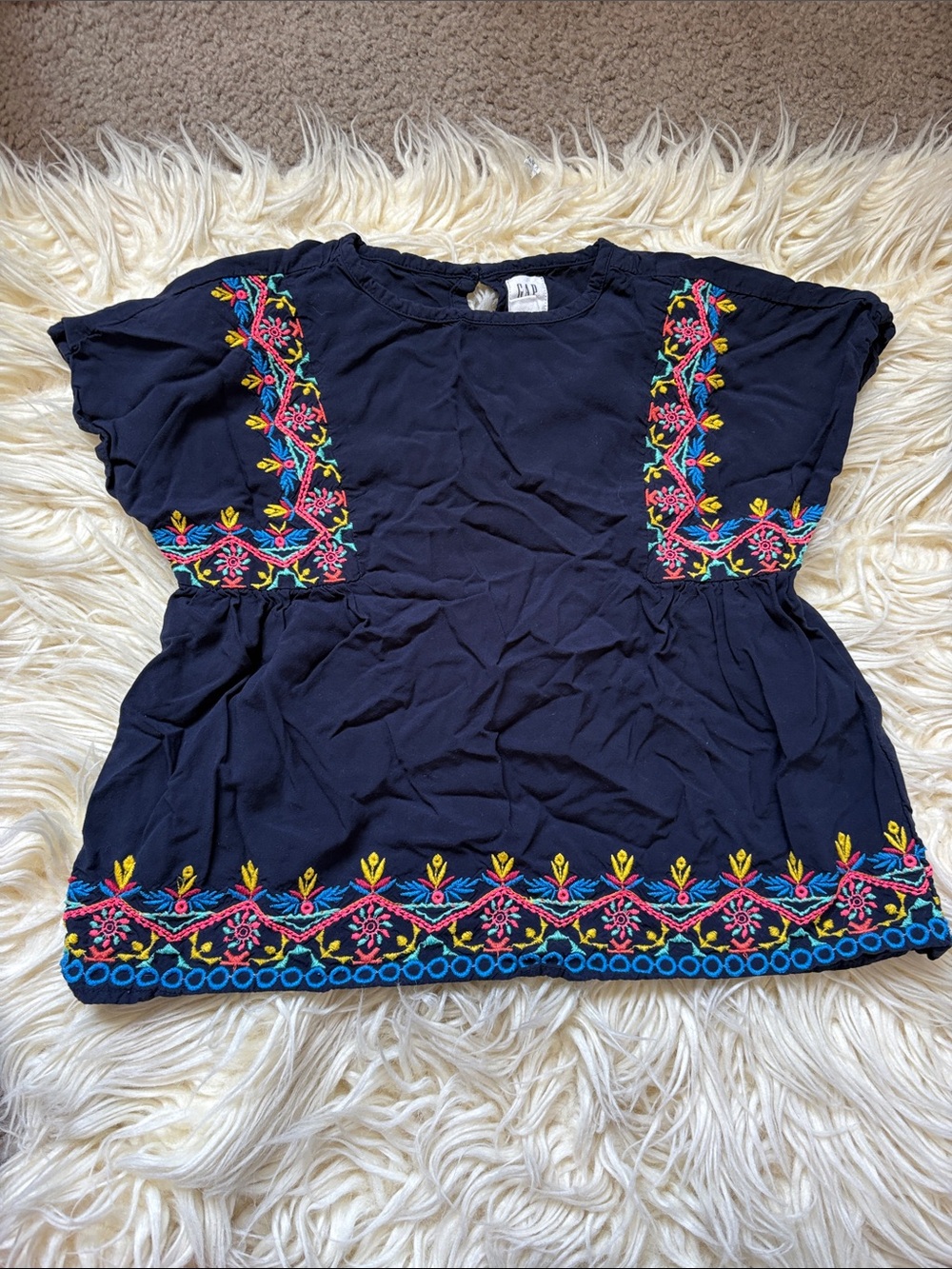 Gap girls embroidered top